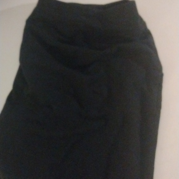 Black woman's plus capris 16/20 Avenue - Picture 1 of 5